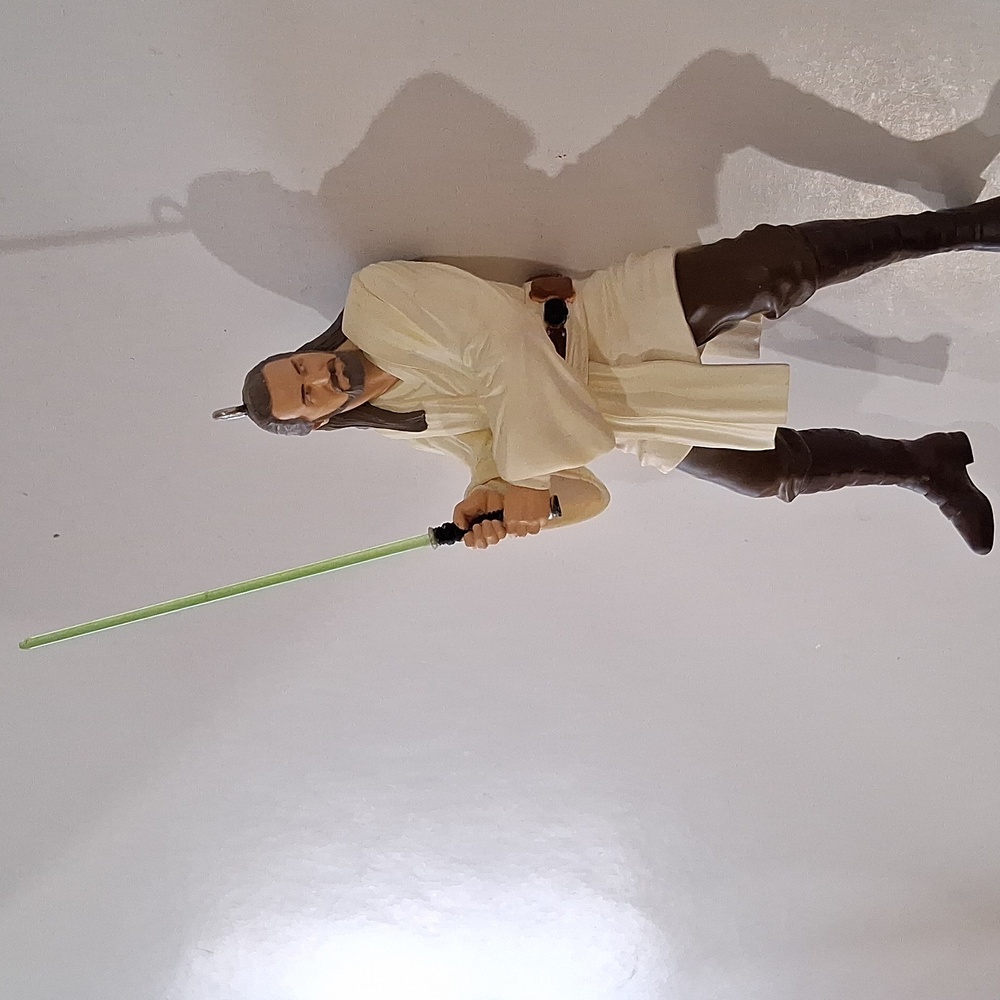 Hallmark Keepsake Star Wars: The Phantom Menace 25th Anniversary Qui-Gon Jinn - Picture 2 of 3